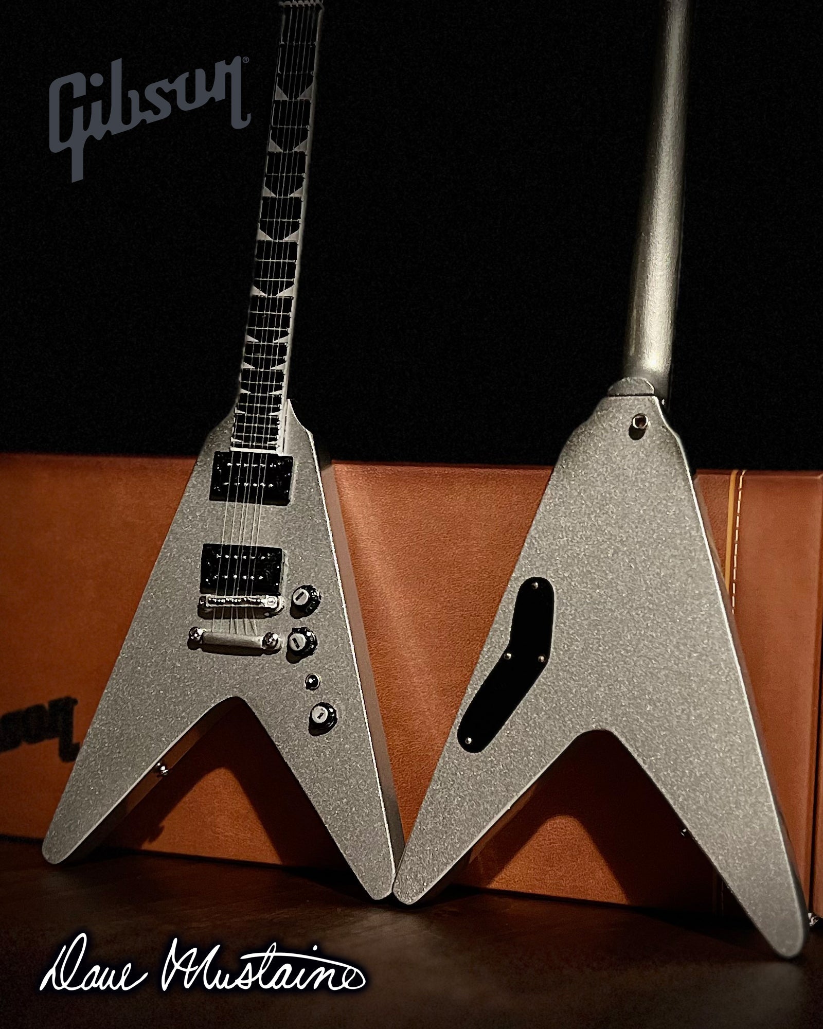 英7” Gibsons Night And Day / City Life MM524 Major Minor, Major Minor /00080 70's Explorer - Dark Walnut – Dave's Guitar Shop
