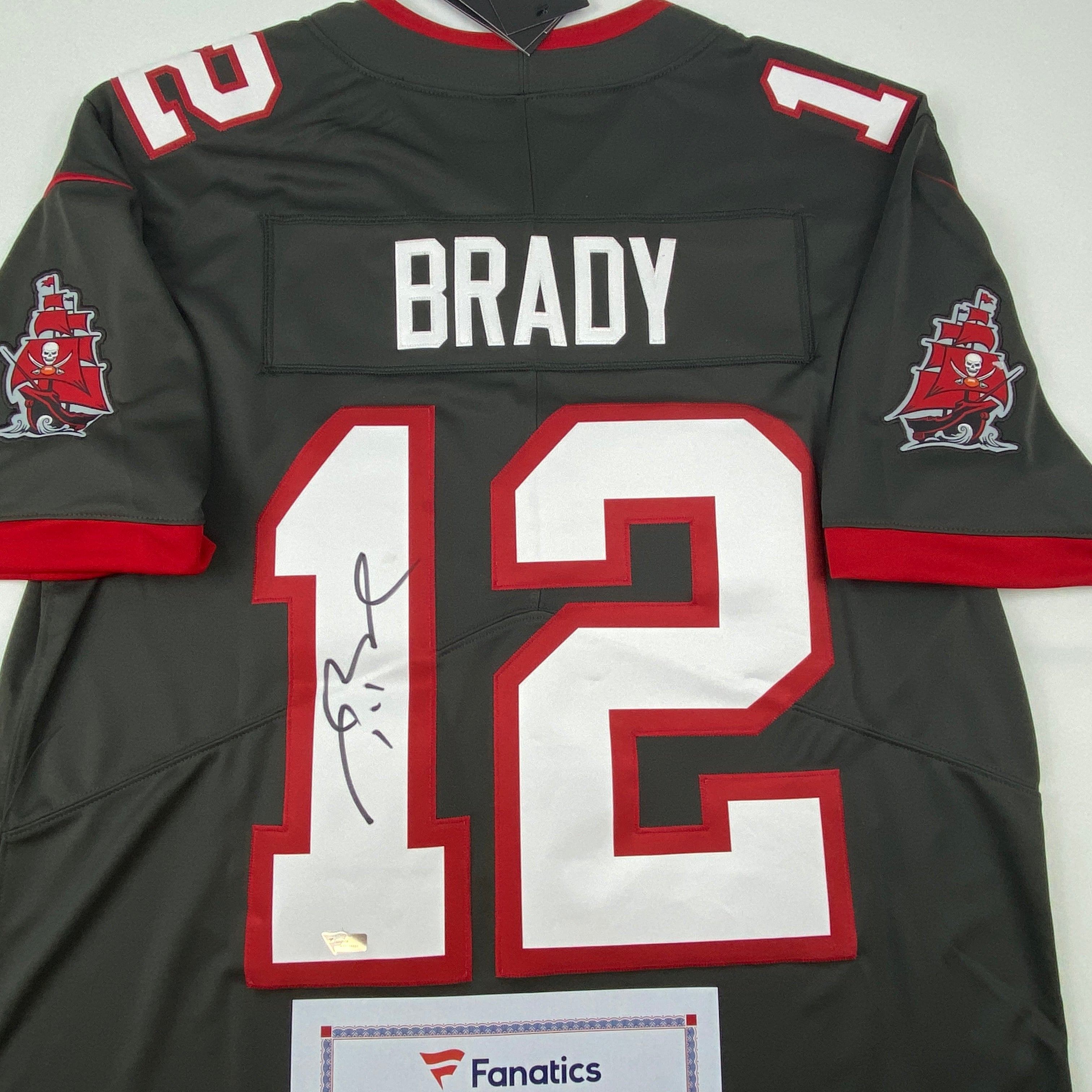 Autographed Tom Brady Tampa Bay Buccaneers Pewter Grey Authentic Nike Limited Football Jersey